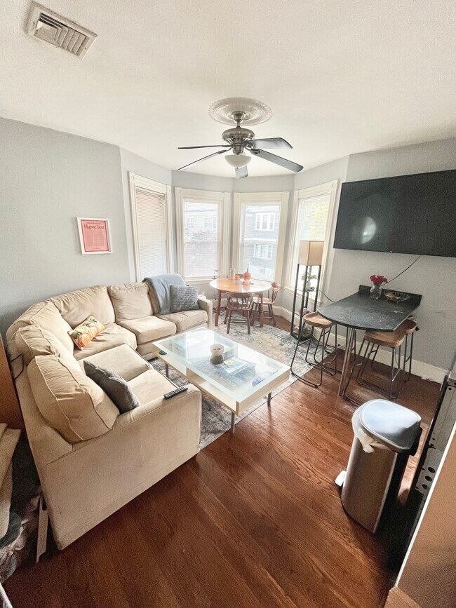 Building Photo - 43 Hillside St Unit 2