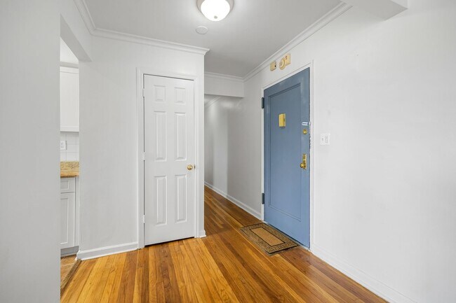 2335 Hudson Terrace Unit D6
