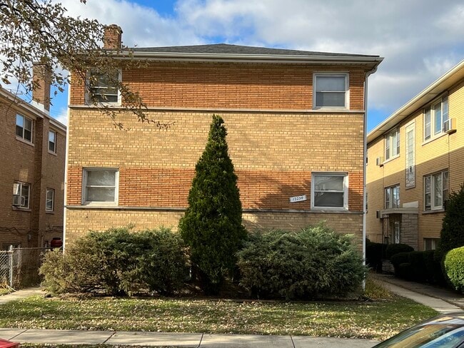 Building Photo - 12254 Greenwood Ave Unit 2W