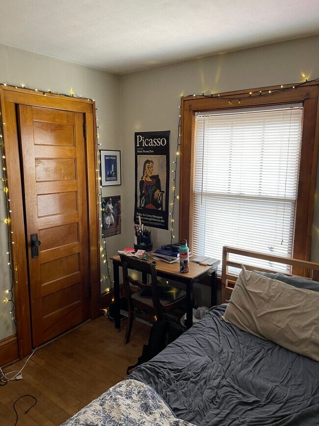 5 Bedroom House Close to U of M Campus! House Rental in Minneapolis