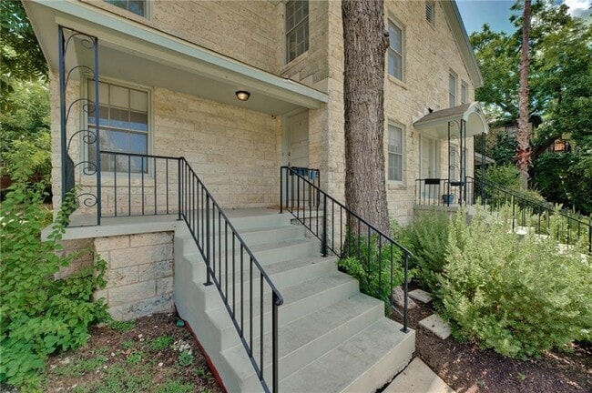 Photo - 2102 Enfield Rd Unit D