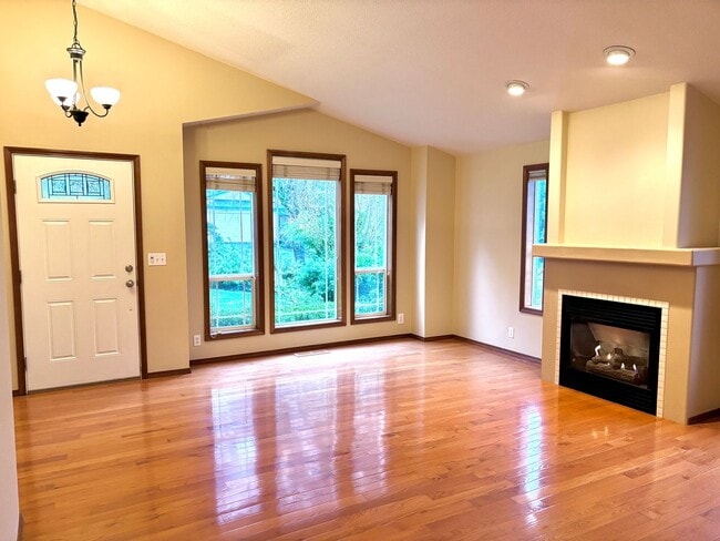 Photo - Spacious Ranch Style Home w/ private patio and yard, 2 car garage and vaulted ceilings