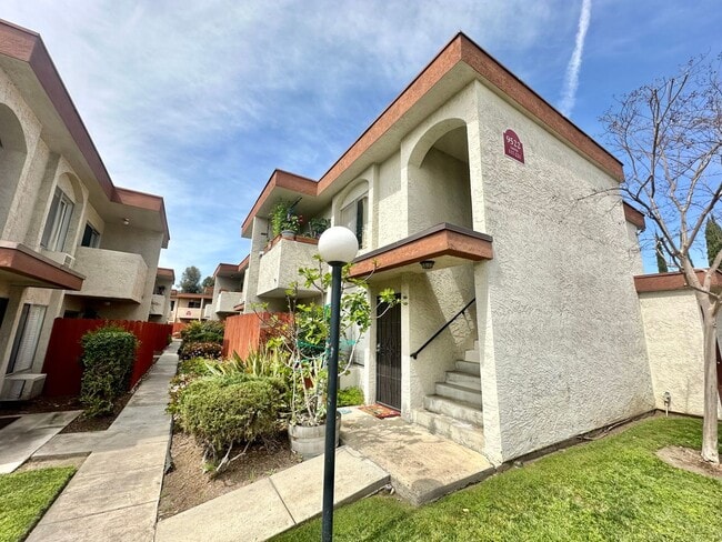 Building Photo - Beautifully Upgraded One Bedroom Condo with Central A/C!!