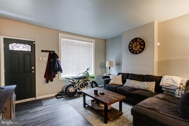 Photo - 1215 Daly St