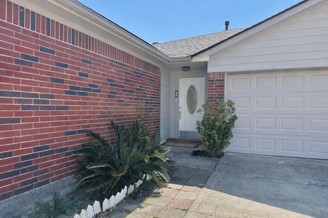 Photo - 15503 Town Green Dr