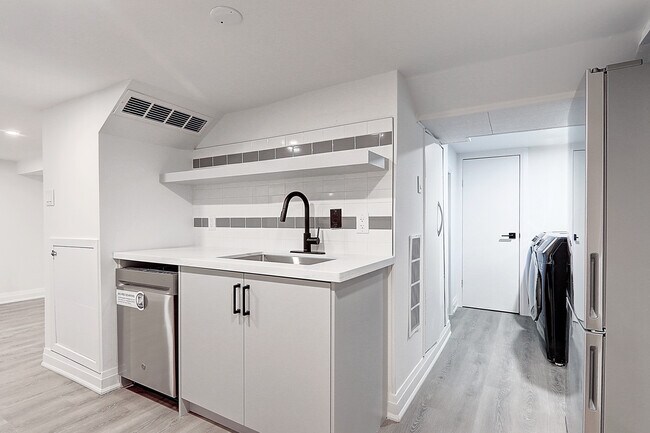 Photo - 130 Lambton Ave Unité BSMT