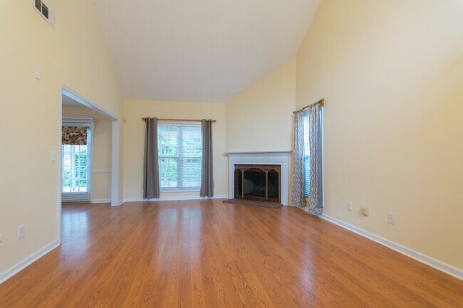 Photo - 340 Bedford Dr