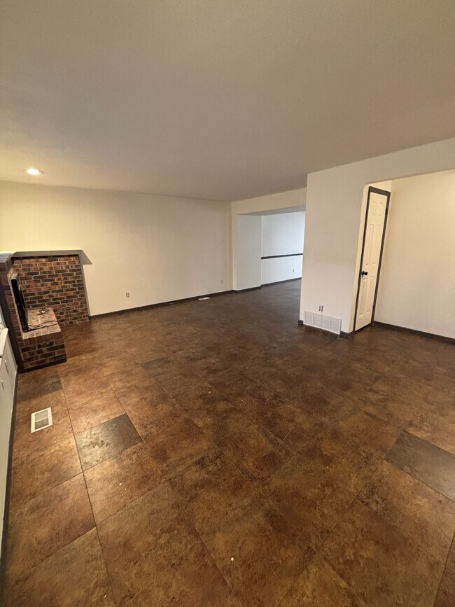 Photo - 2079 Sussex Ln