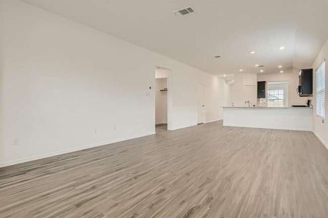 Photo - 1105 S Mays St