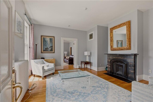 Photo - 92 Pelham St