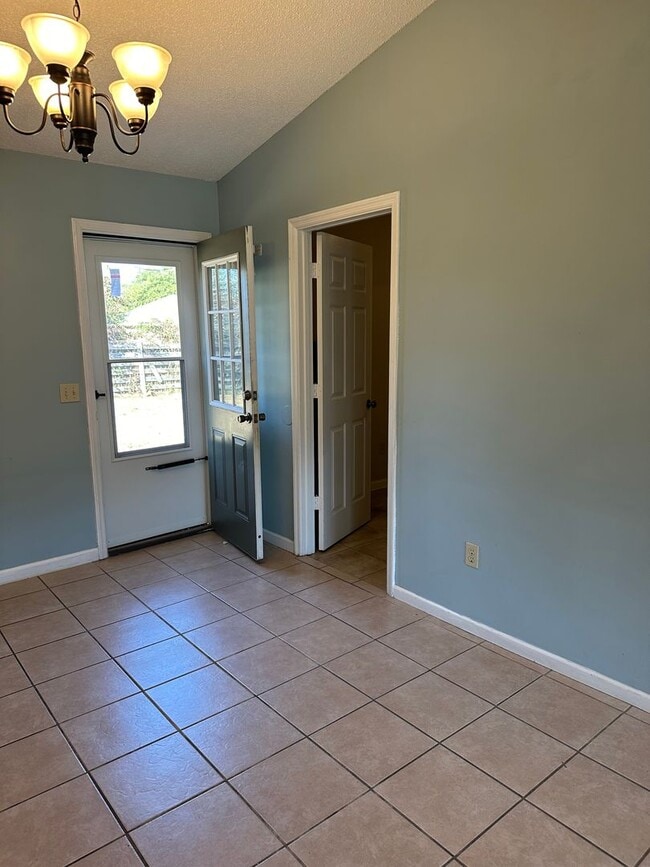 Photo - 3 Bedroom 2 Bath Pet Friendly Home.