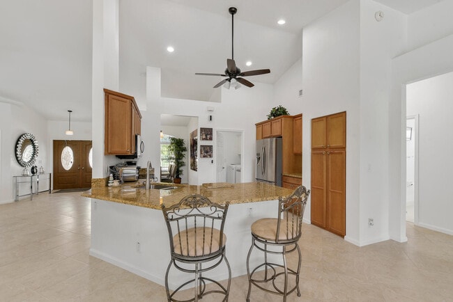 Photo - 1935 Primrose Ln