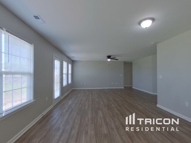 Photo - 1221 Grace Ct