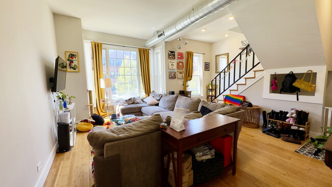 Photo - 1735 N Fairfield Ave Unit 2