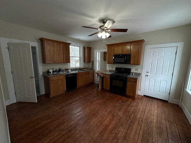 Photo - 1160 Boston Rd Unit 1