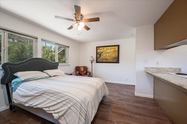 Building Photo - Charming Furnished Studio Rental