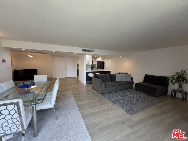 Building Photo - 10535 Wilshire Blvd Unit 1014