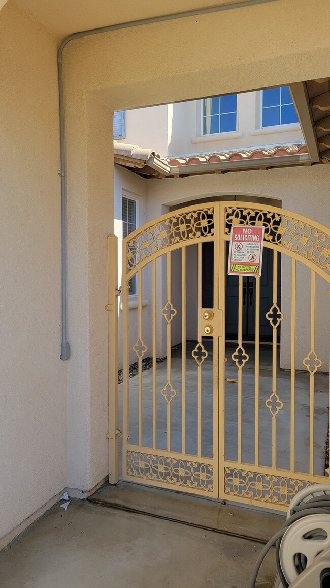 Photo - 21672 Front St