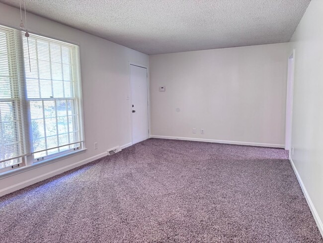 Photo - Must see!! 3BD/3BA Fully Finished Basement and Corner Lot!!