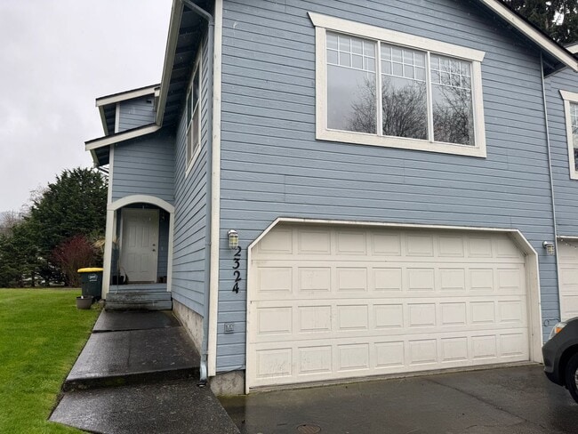 Photo - 4 Bedroom 2 Bathroom Duplex - Near WWU Unit 2324