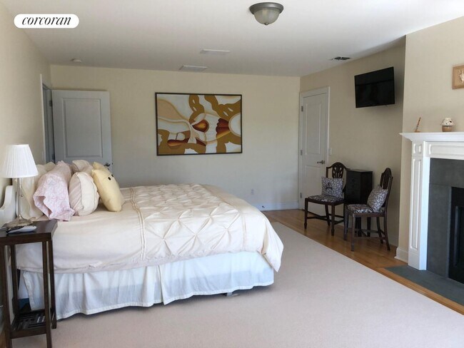 Photo - 896 Deerfield Rd