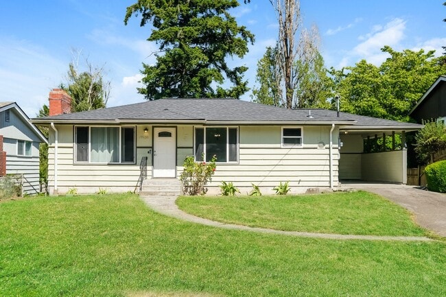 Building Photo - Comfort and Convenience Meet in this 4 Bedroom Burien Home.
