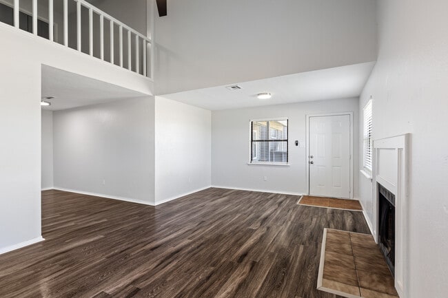 2BED 2BATH LOFT