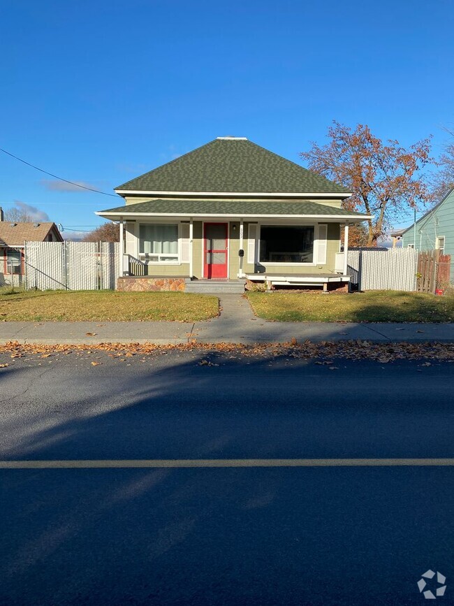 Building Photo - Cozy 2-bedroom, 1 bathroom in The Dalles –... Rental