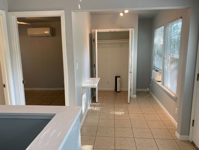 Building Photo - 2830 San Gabriel St Unit B