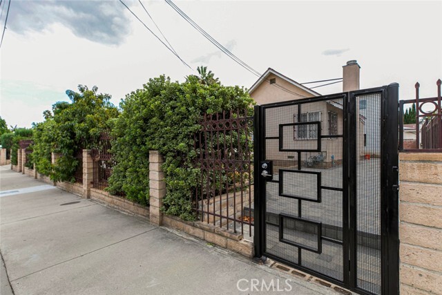 Building Photo - 8157 Varna Ave Rental