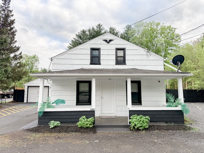 Photo - 1248 Meriden-Waterbury Turnpike House
