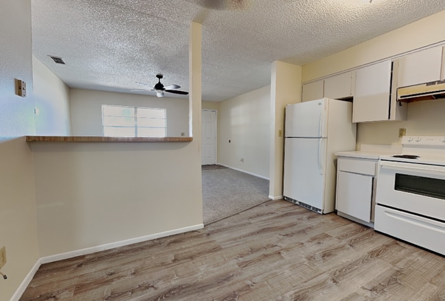 Photo - 15696 Bolesta Rd Unidad Apt B