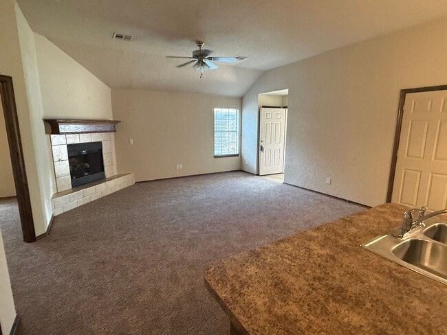 Photo - 3 bed duplex. New carpet, great kitchen Island and a fenced backyard in Moore schools!