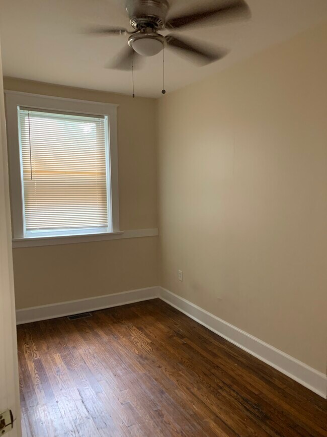 Photo - 5927-5925 Etzel Unit 5925A