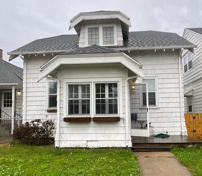 Building Photo - Charming Three-Bedroom Home in Milwaukee