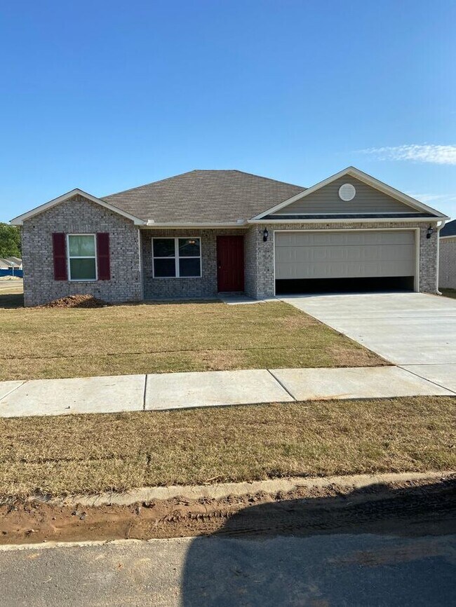 *LIMITED TIME OFFER* Three Bedroom Two B... House House Rental in