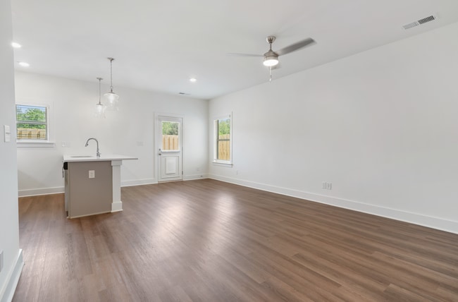 Photo - 3 Bedroom Home With Spacious Garage