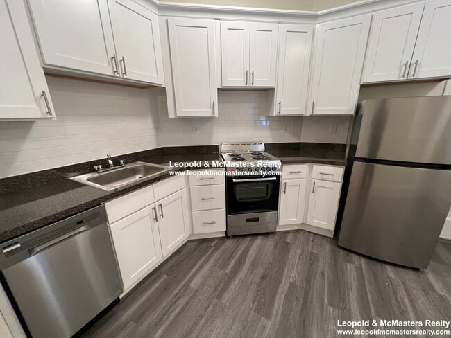 Photo - 1695 Beacon St