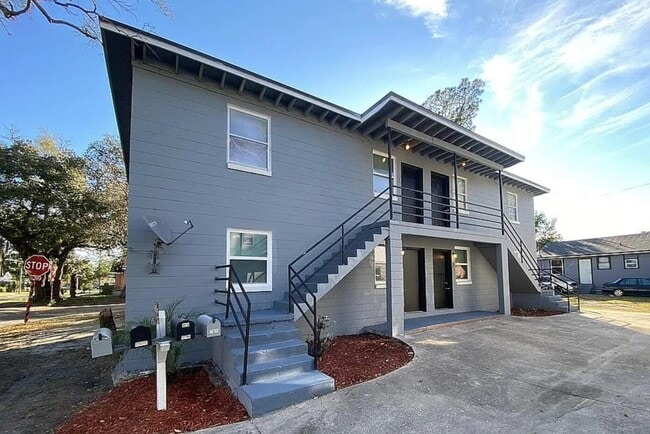 Photo - 610 W 18th St