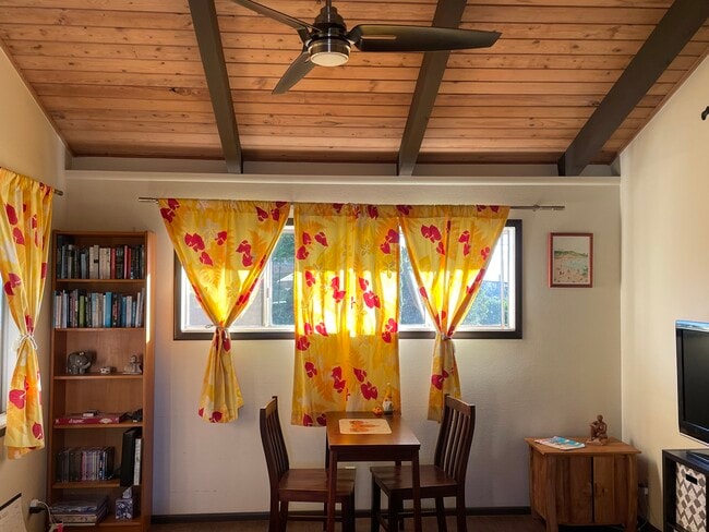 Building Photo - 115 Mahola St Unit A