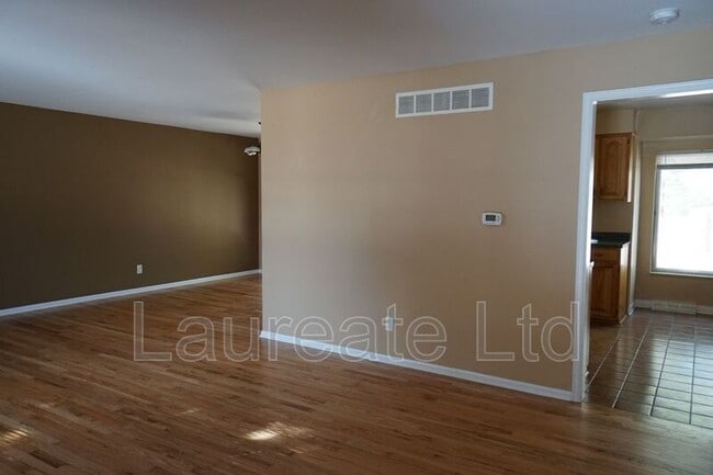 Photo - 1853 S Oakland St