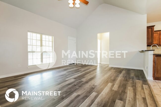 Photo - 2660 Clarke St