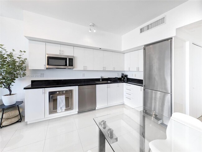 Photo - 92 SW 3rd St Unit 1908