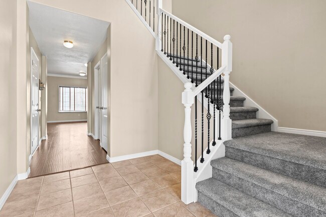 Photo - 231 E Sunshine Dr