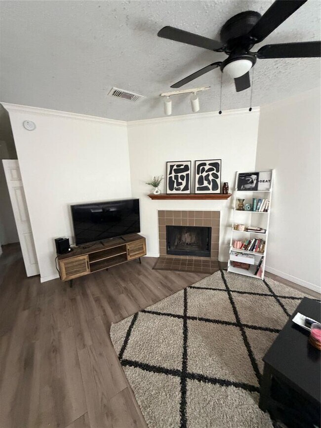 Photo - 915 W 23rd St Unit 212