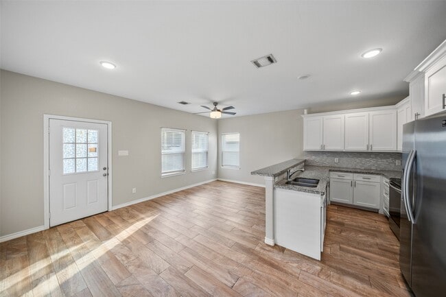 Photo - 16928 Kempwood