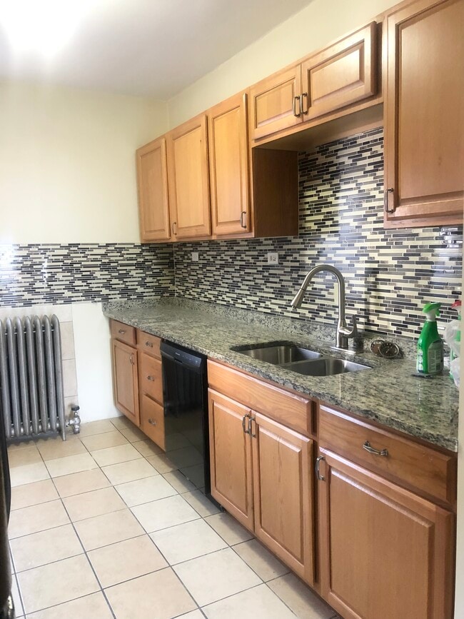 Building Photo - 4416 N Ashland Ave Unit 3E