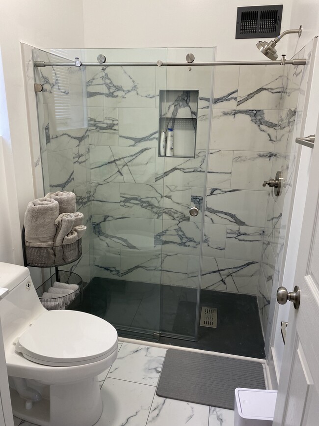 Photo - 1854 Hewitt Ave