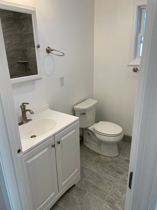 Photo - NO BROKER FEES !! BRAND NEW FULLY RENOVATED TWO  BEDROOM UNIT IN TOP COMMUTER LOCATION !!! Unidad 217-4L