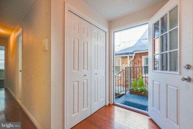 Photo - 910 S Charles St